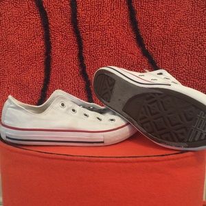 Converse All Stars. White Low tops.